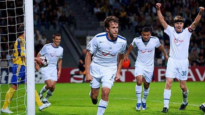 mk官网app -武汉三镇训练开放日，国际比赛日状态回暖引欢呼，荷甲在即，数据趋势出现新变化的简单介绍